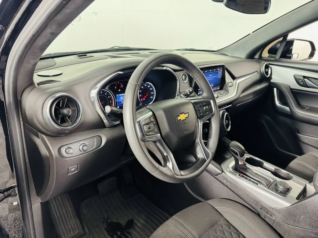 Used 2022 Black Chevrolet 2LT image 8