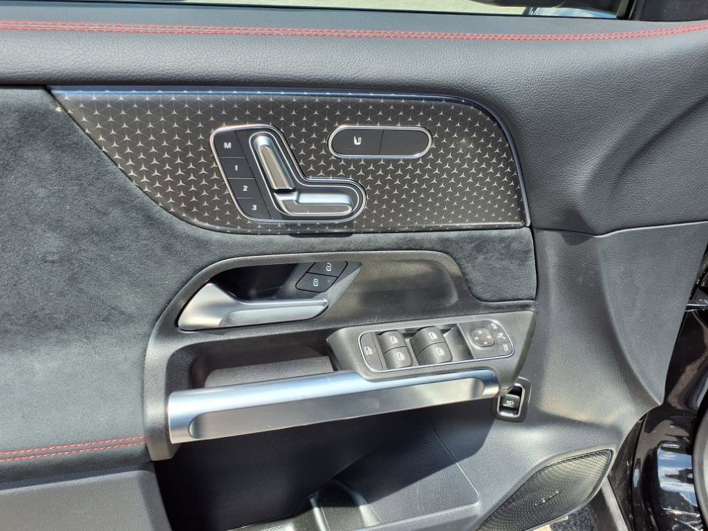 2025 Mercedes-Benz GLB Base - Photo 13