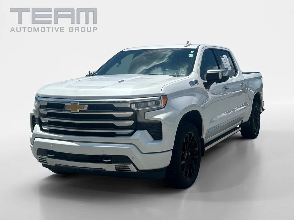 Used 2023 Iridescent Pearl Tricoat Chevrolet High Country image 3
