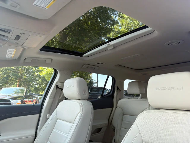 Used 2022 WHITE FROST TRICOAT GMC Denali image 33