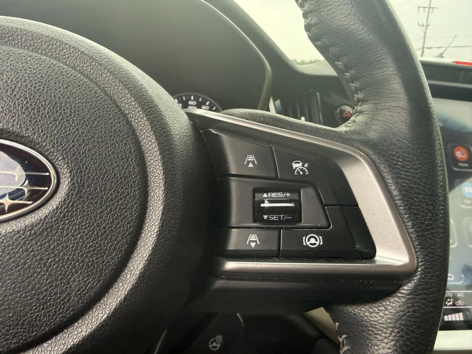 Used 2022 Wh Subaru Limited image 13
