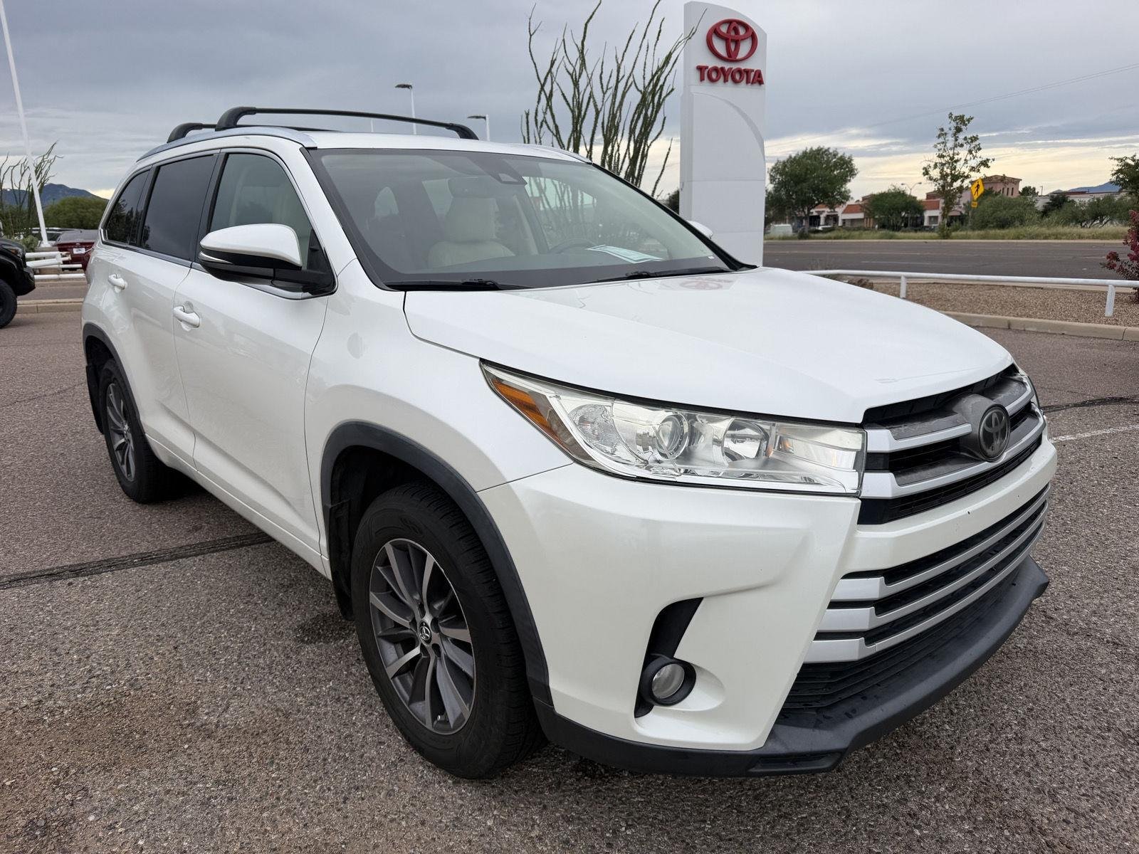 Used 2017 Blizzard Pearl Toyota XLE image 7