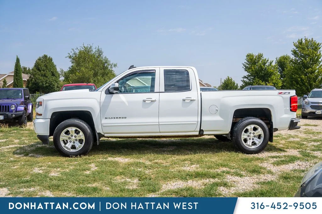 Used 2017 Chevrolet Silverado 1500 LT Z71 with VIN 1GCVKREC1HZ220309 for sale in Park City, KS