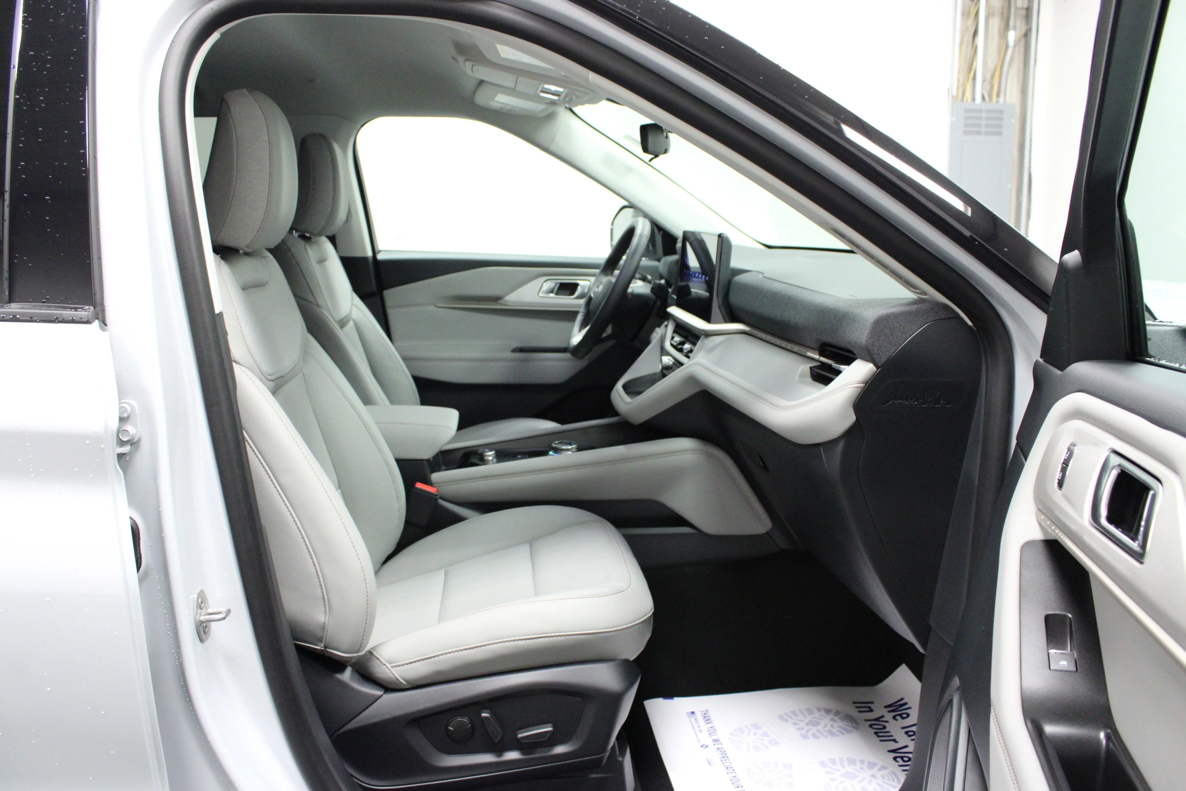 New 2026 Space White Metallic Ford Active image 17