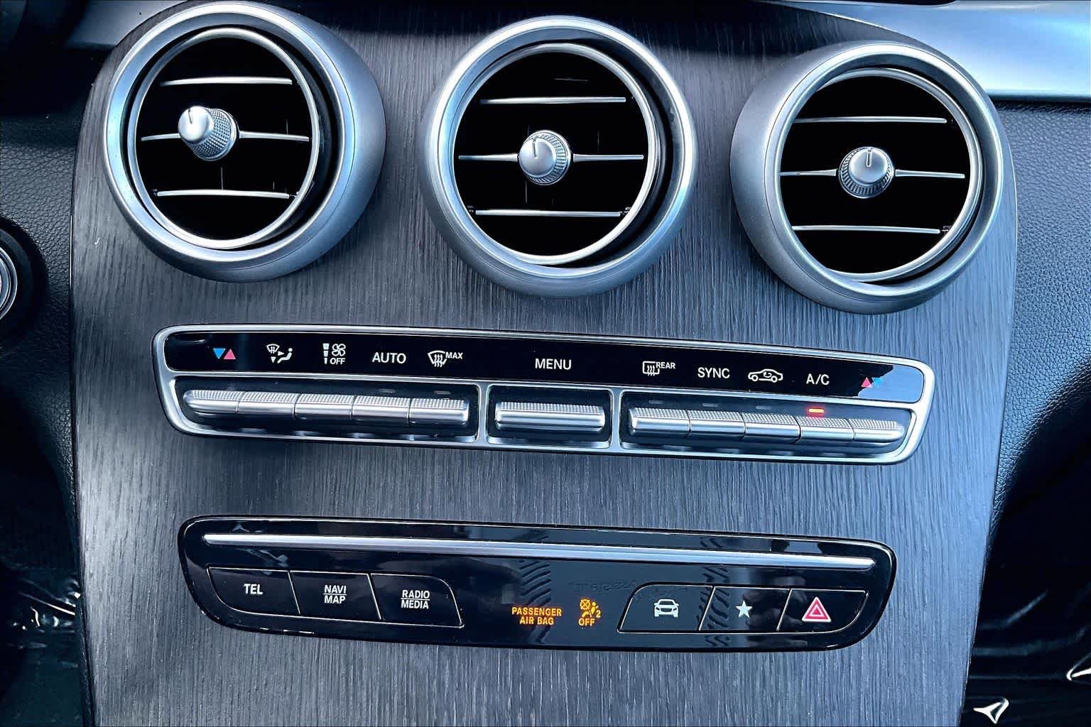 Used 2022  Mercedes-Benz GLC 300 image 32