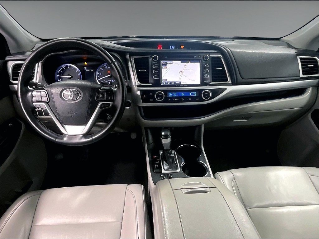 Used 2019 Gray Toyota XLE image 22