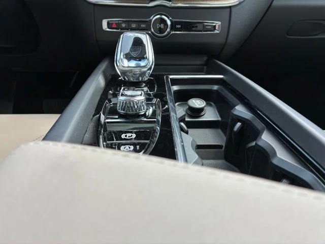 New 2026 Bright Dusk Volvo Plus image 29