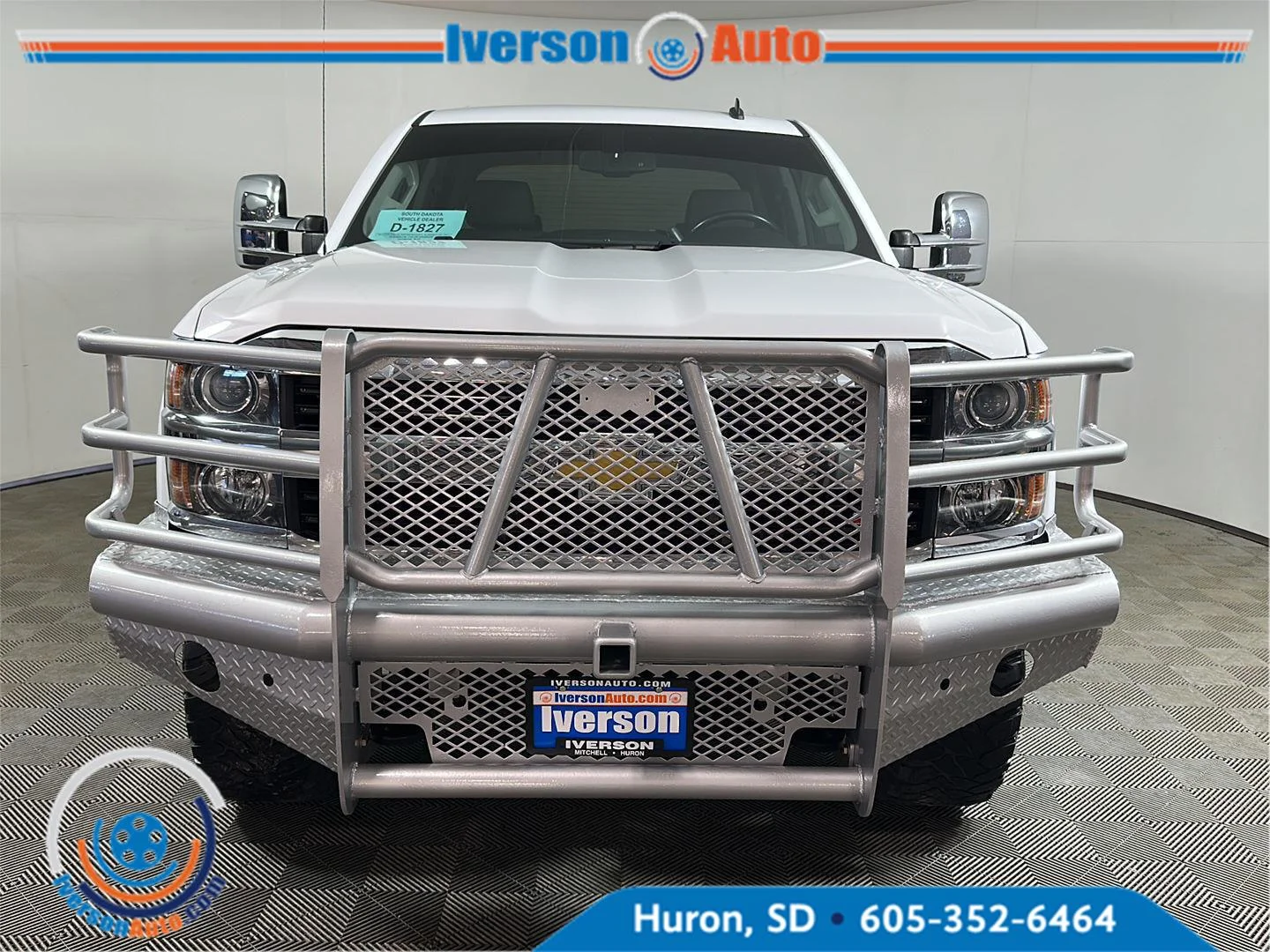 Used 2015 Summit White Chevrolet LT image 2