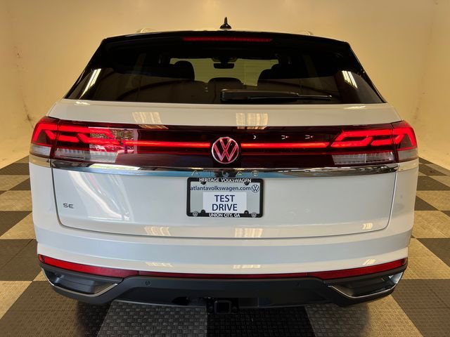 New 2026 White Volkswagen 2.0T SE w/Technology image 4