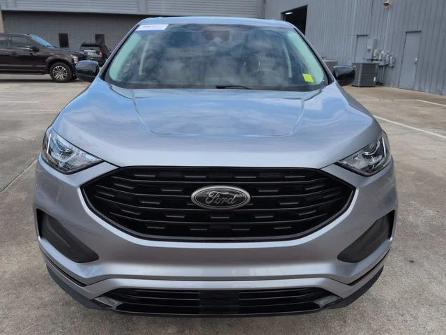 Used 2022 Silver Ford SE image 9