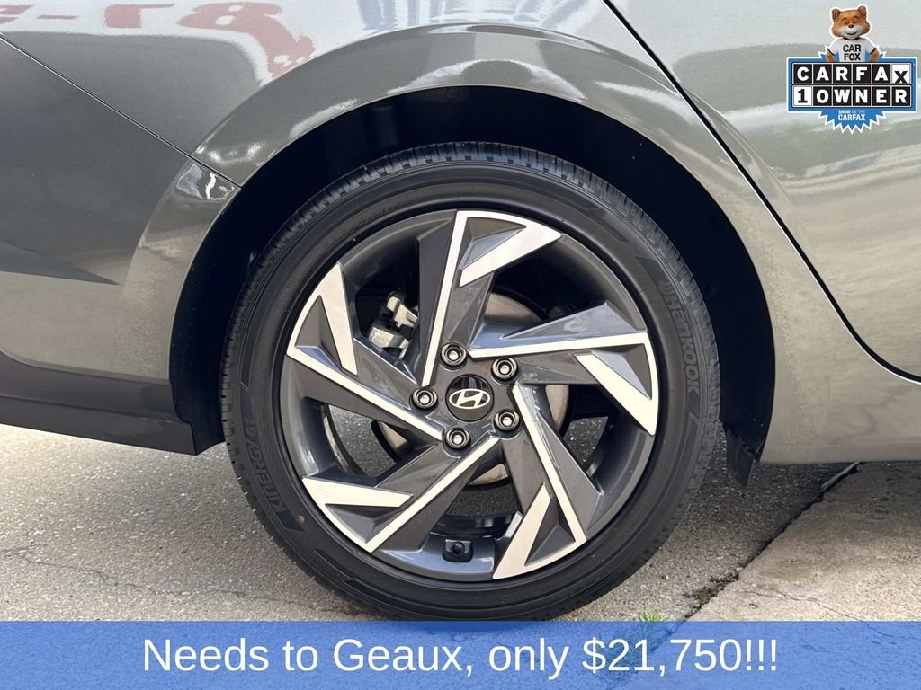 Used 2025 Gray Hyundai SEL Convenience image 16