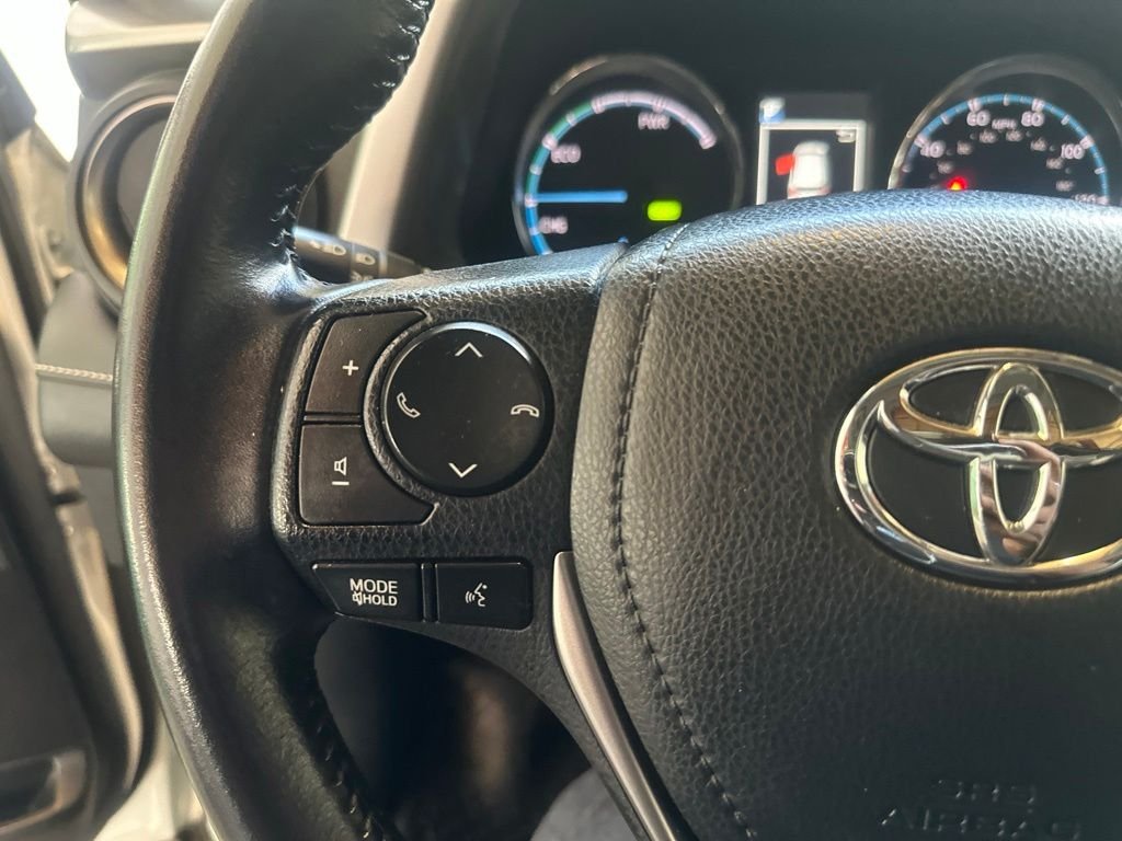 Used 2016 White Toyota XLE image 13