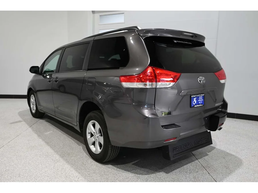 Used 2013 GRAY Toyota LE Mobility Handicap Van image 8
