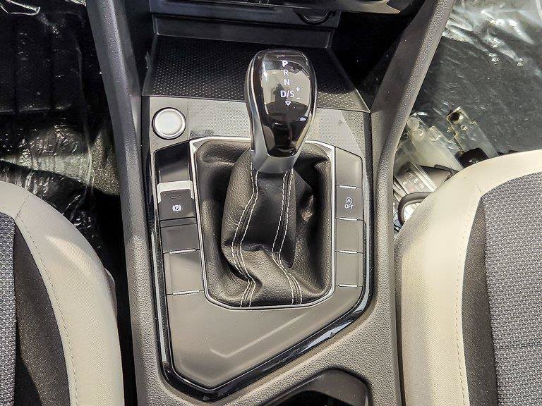 New 2027 Platinum Gray Metallic Volkswagen 1.5T S image 14