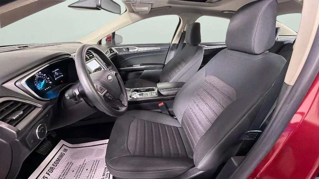 Used 2020 Red Ford SE image 17