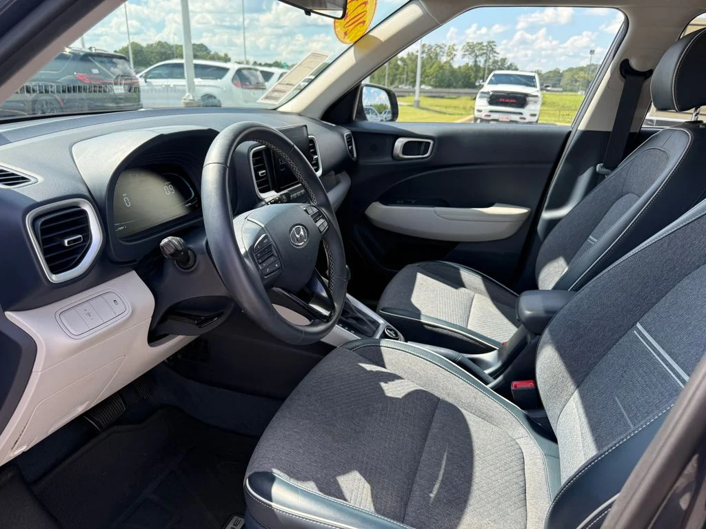 Used 2023 White Hyundai Limited image 4