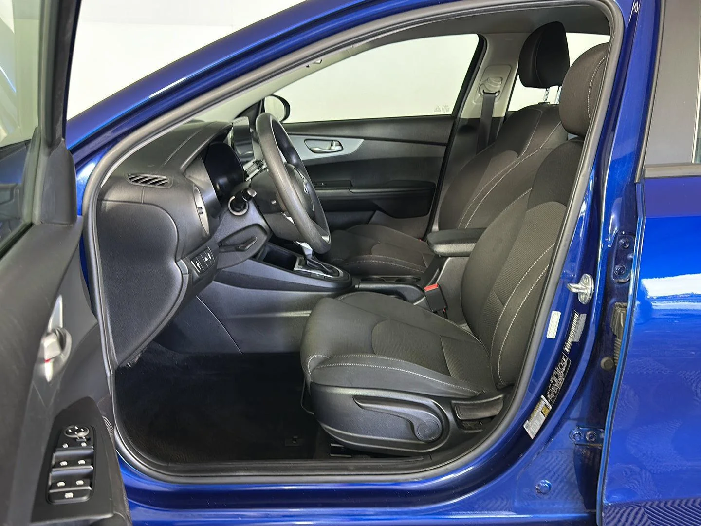Used 2021 Deep Sea Blue Kia LXS image 9