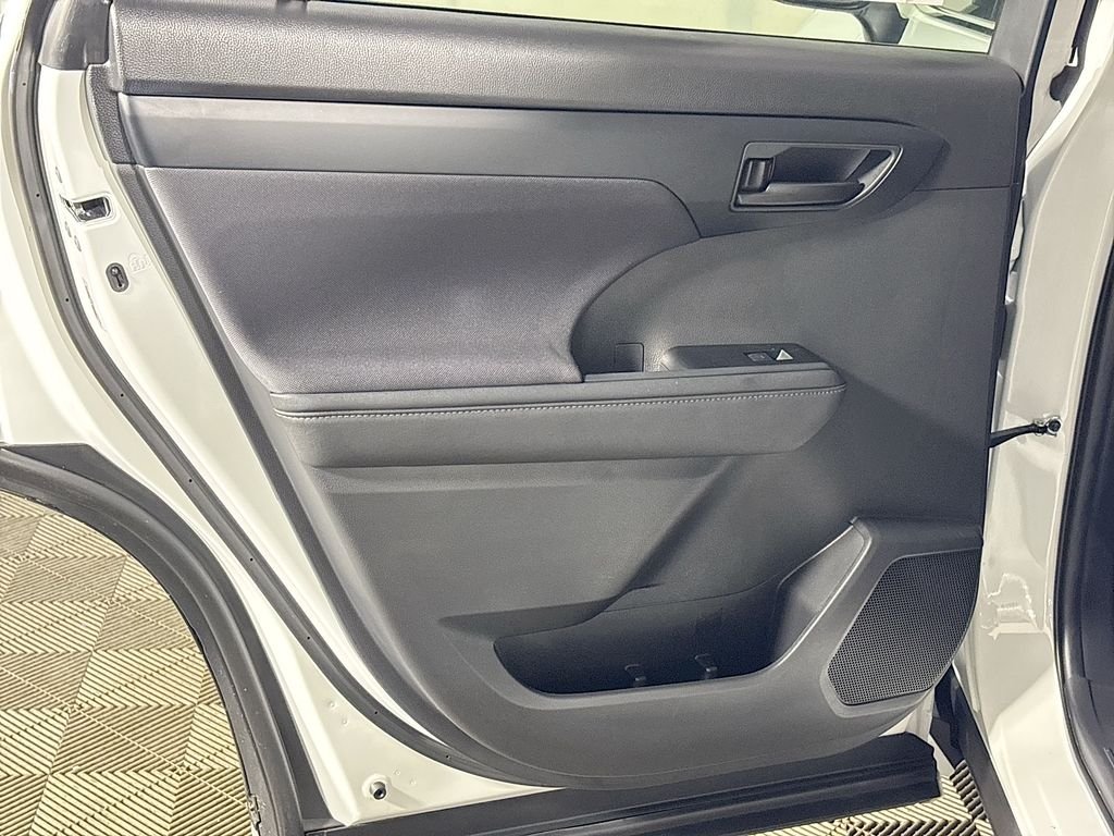 Used 2023 Pearl Toyota L image 19