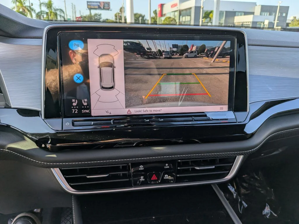New 2026 White/off-white Volkswagen SE w/Technology image 19