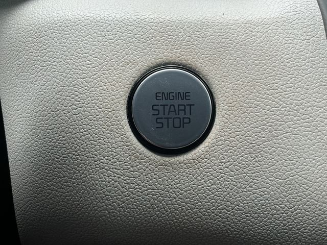 Used 2021 White Kia S image 20