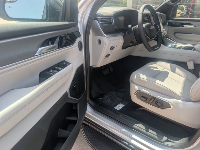 New 2026 Silver-Zynith Exterior Paint Jeep Limited Altitude image 16