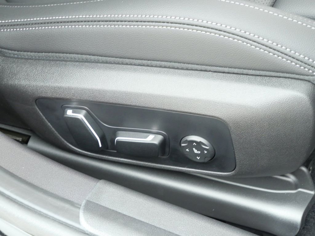 New 2026 Jet Black BMW 330i xDrive image 22