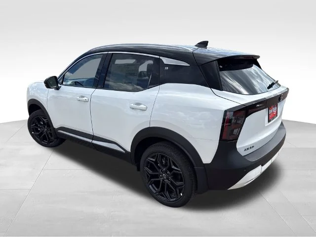 New 2027 Aspen White TriCoat / Super Black Two-tone Nissan SR image 5