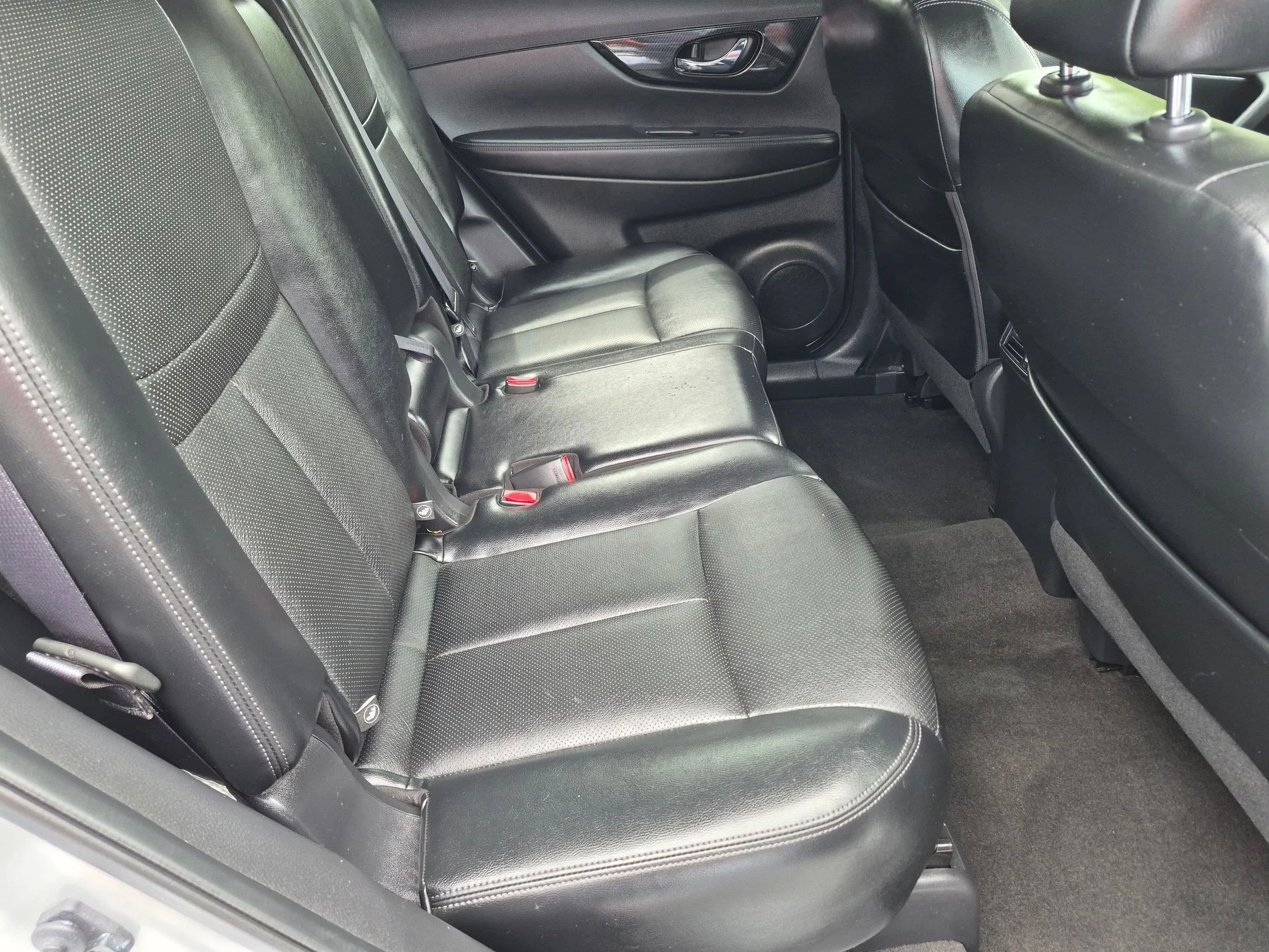 Used 2017 Brilliant Silver Nissan SL image 29