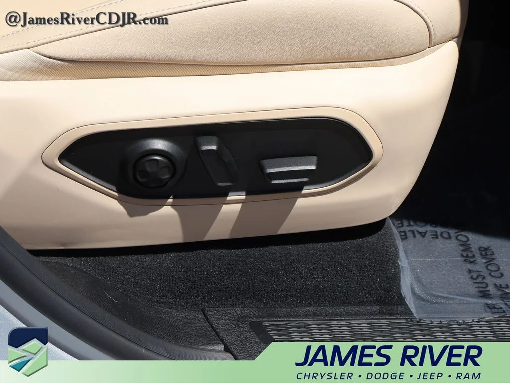 Used 2022 Silver Jeep 4xe image 10