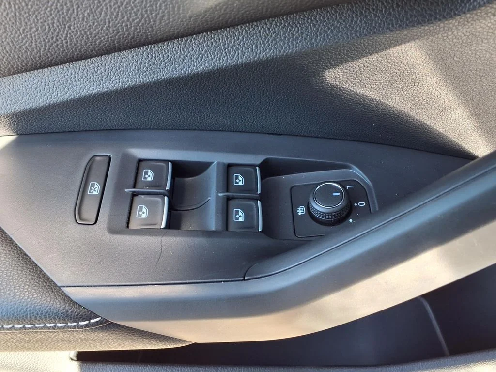 New 2026 Platinum Gray Metallic Volkswagen 1.5T S image 9
