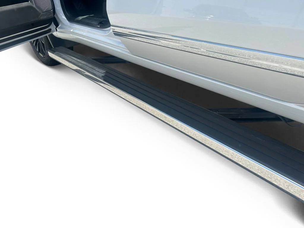 Used 2023 Iridescent Pearl Tricoat Chevrolet High Country image 18