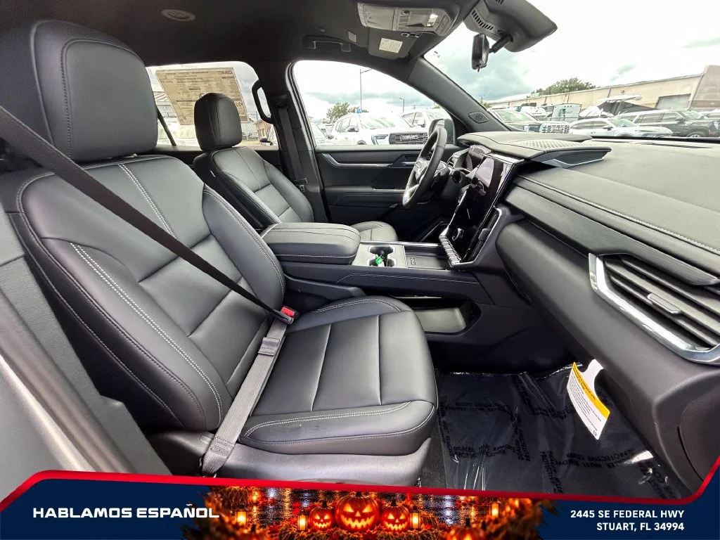 New 2027 Sterling Metallic GMC Elevation image 21