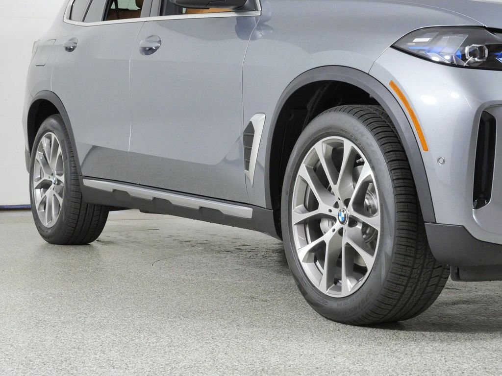 New 2026 Skyscraper Grey Metallic BMW xDrive40i image 6