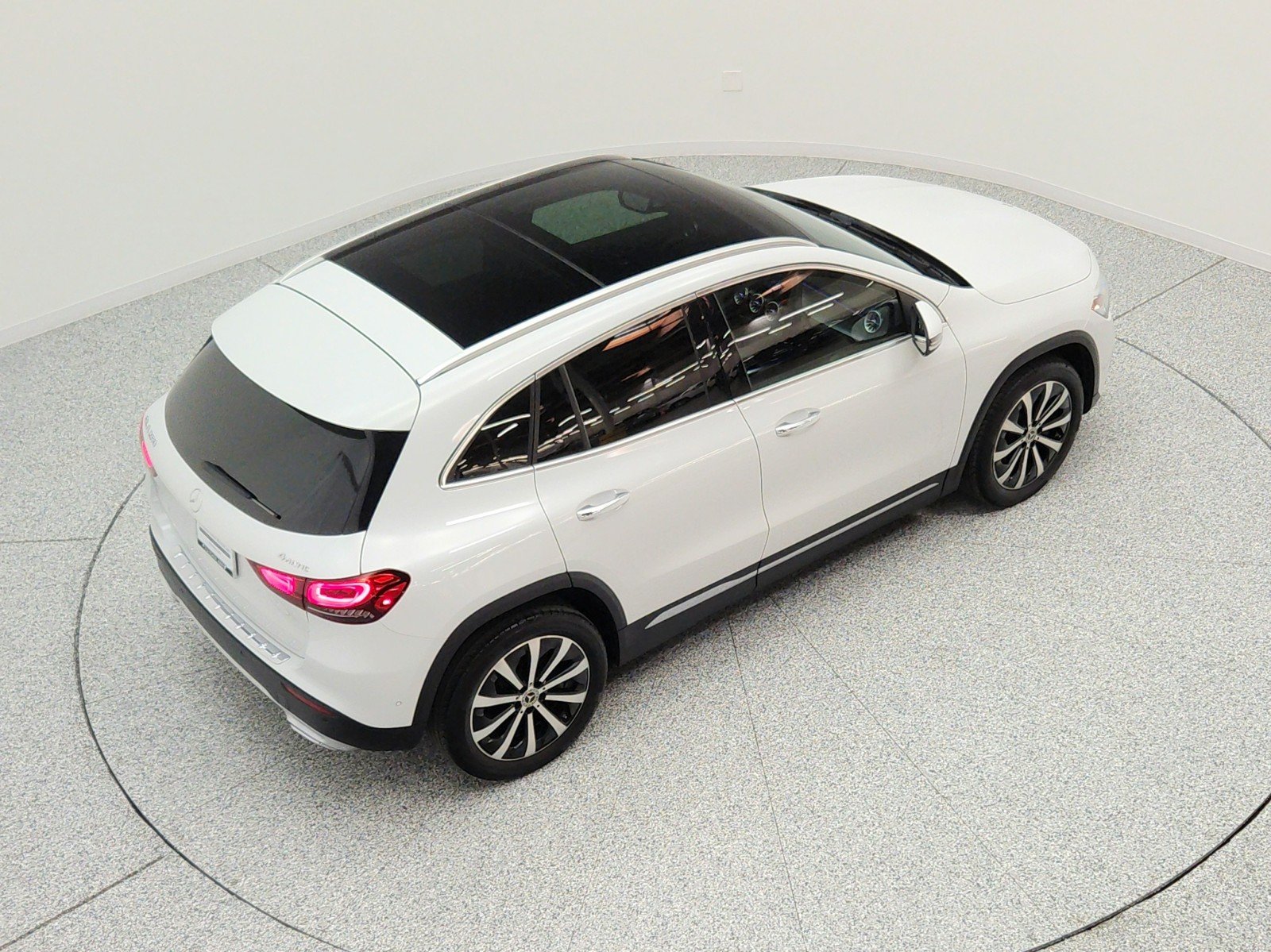 Used 2021 Digital White Metallic Mercedes-Benz GLA 250 4MATIC® SUV image 27