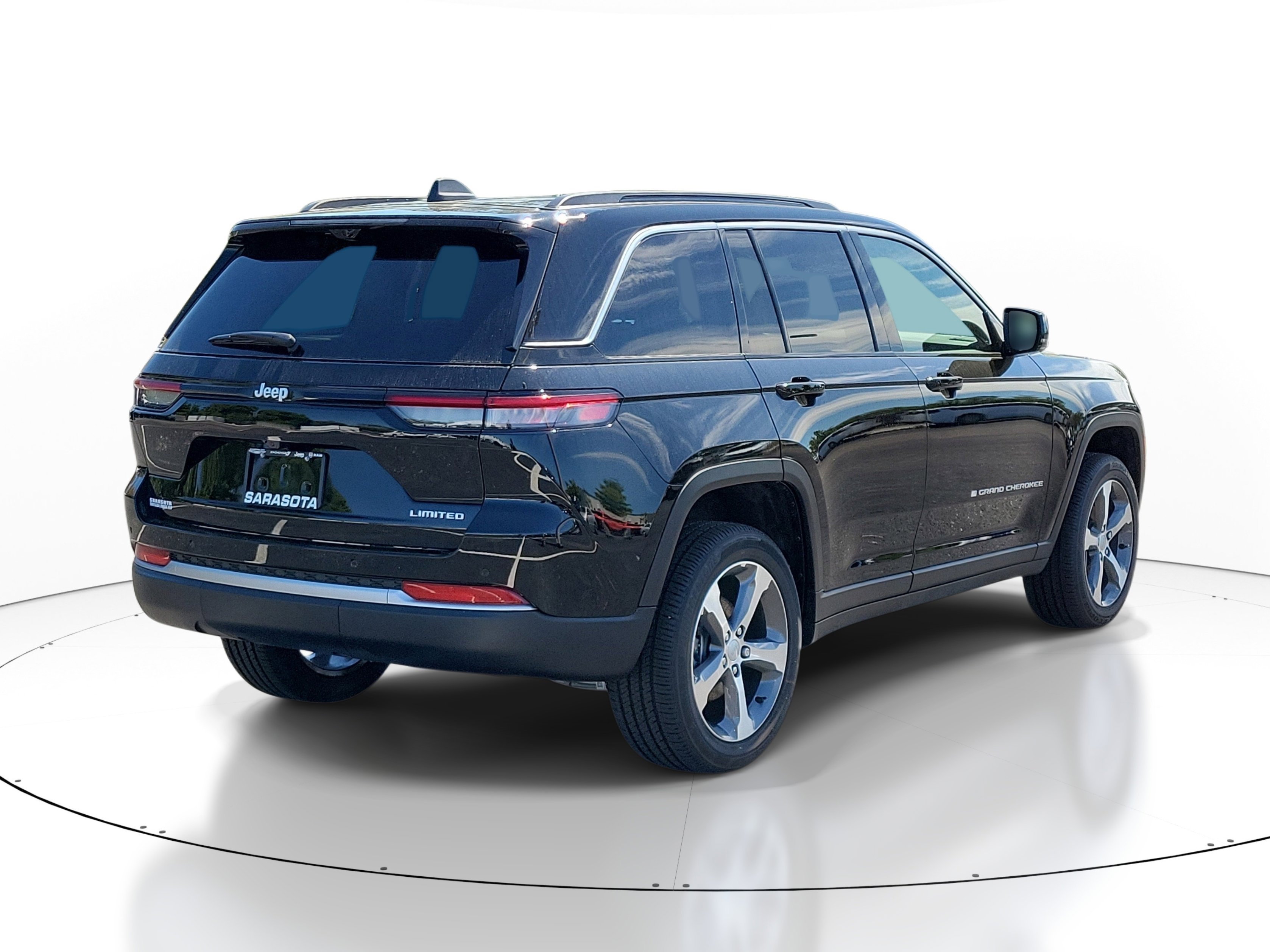 New 2026 Diamond Black Crystal Pearl-Coat Exterior Paint Jeep Limited image 6