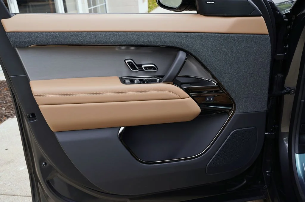 New 2026 Carpathian Grey Land Rover SE image 10