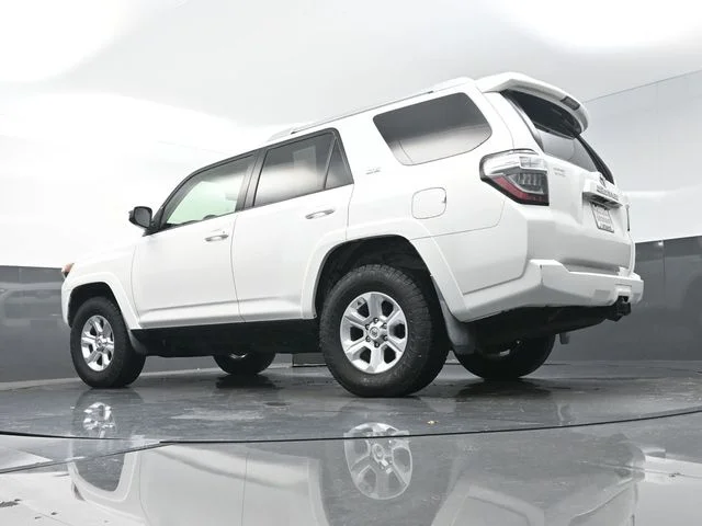 Used 2018 White Toyota SR5 image 38