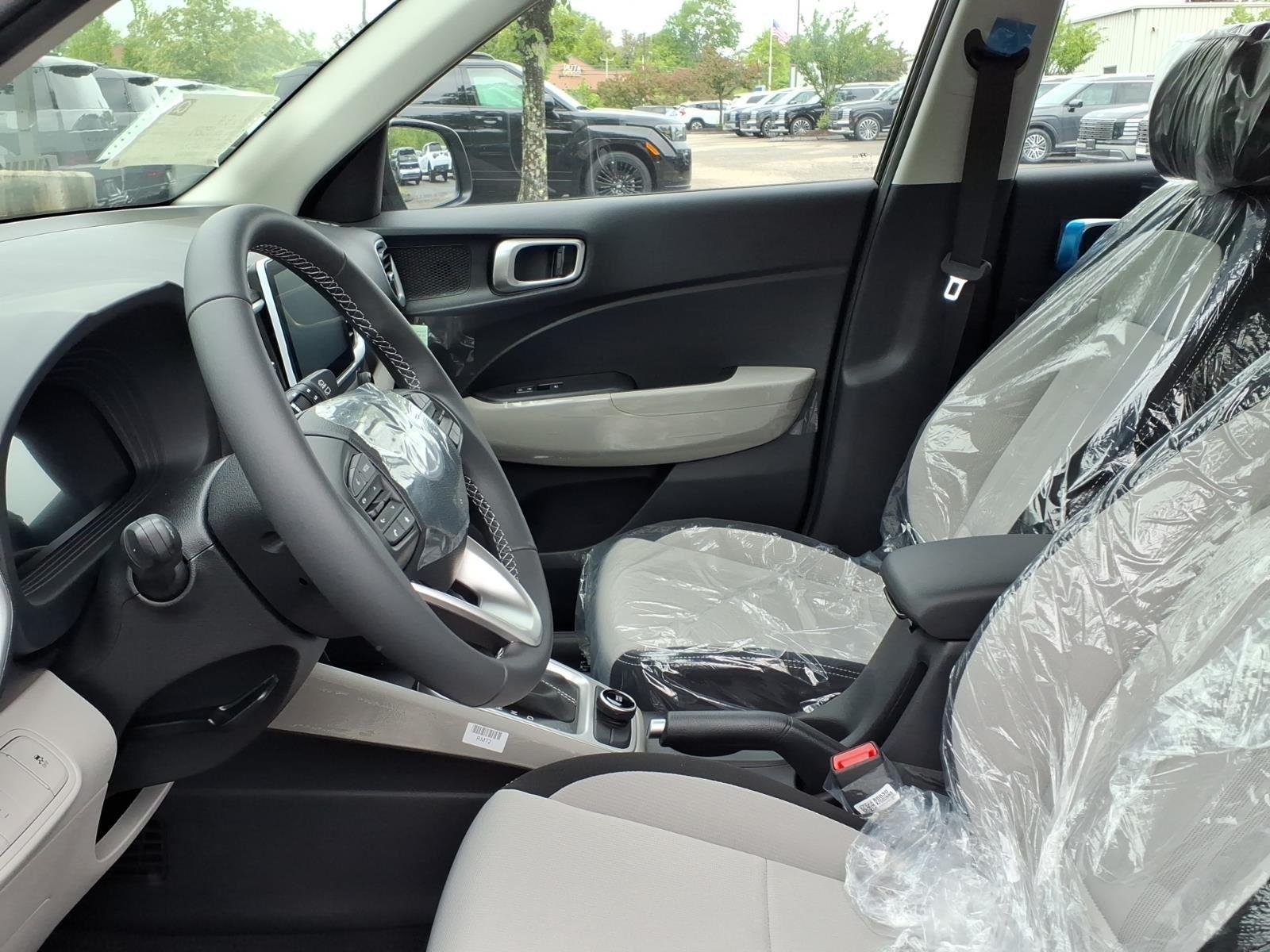 Certified Used 2025 Onyx Black Hyundai SEL image 10