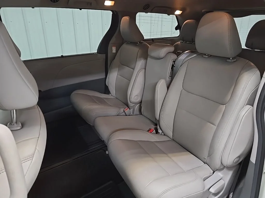 Used 2020 White Toyota XLE image 31