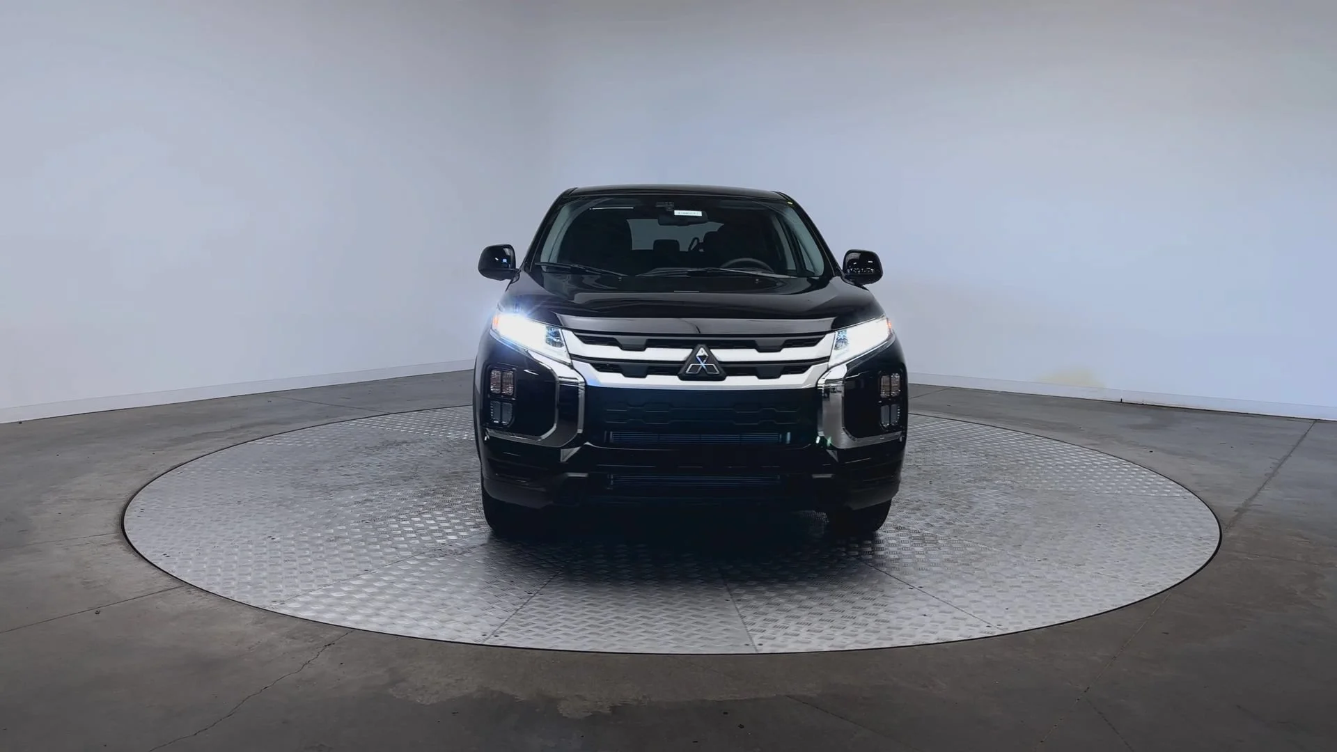 New 2026 Labrador Black Pearl Mitsubishi S image 3