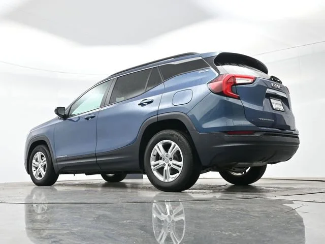 Used 2024 Downpour Metallic GMC SLE image 29