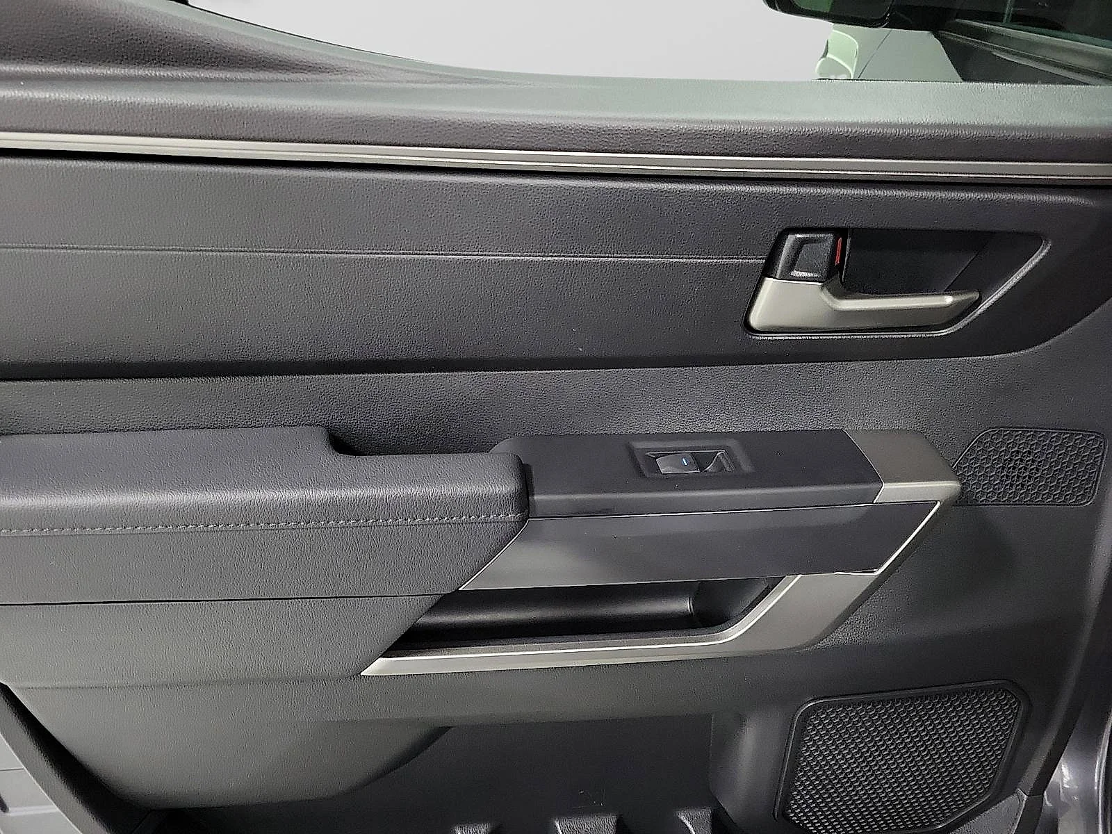Used 2024 METALLIC GRAY Toyota SR5 image 10
