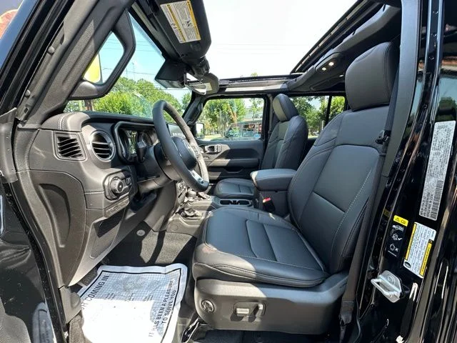 2025 Jeep Wrangler 4-Door Sahara - Photo 24