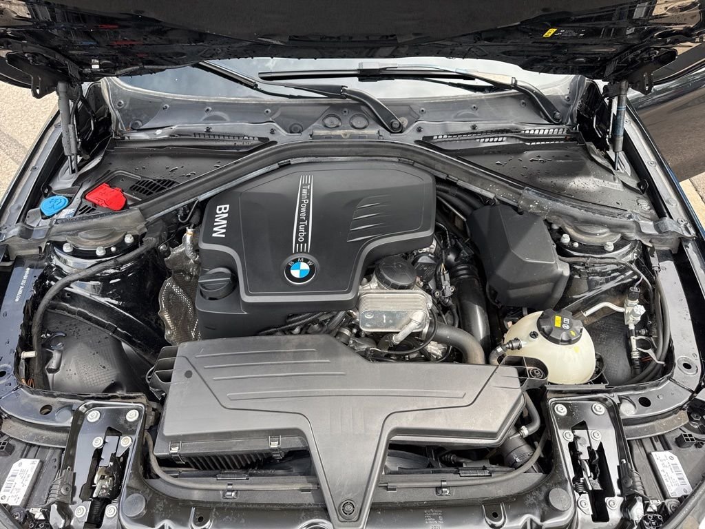 Used 2018 Black Sapphire Metallic BMW 320i xDrive image 26