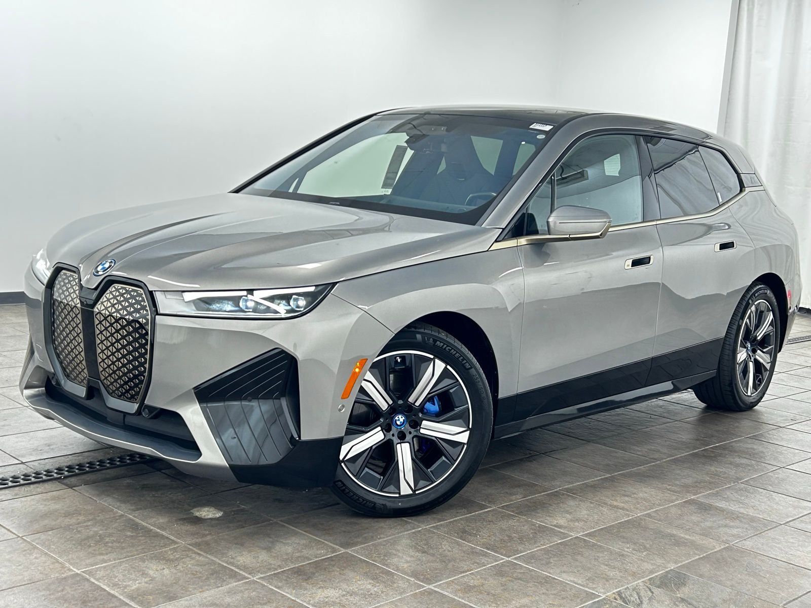 2023 BMW iX xDrive50's photo