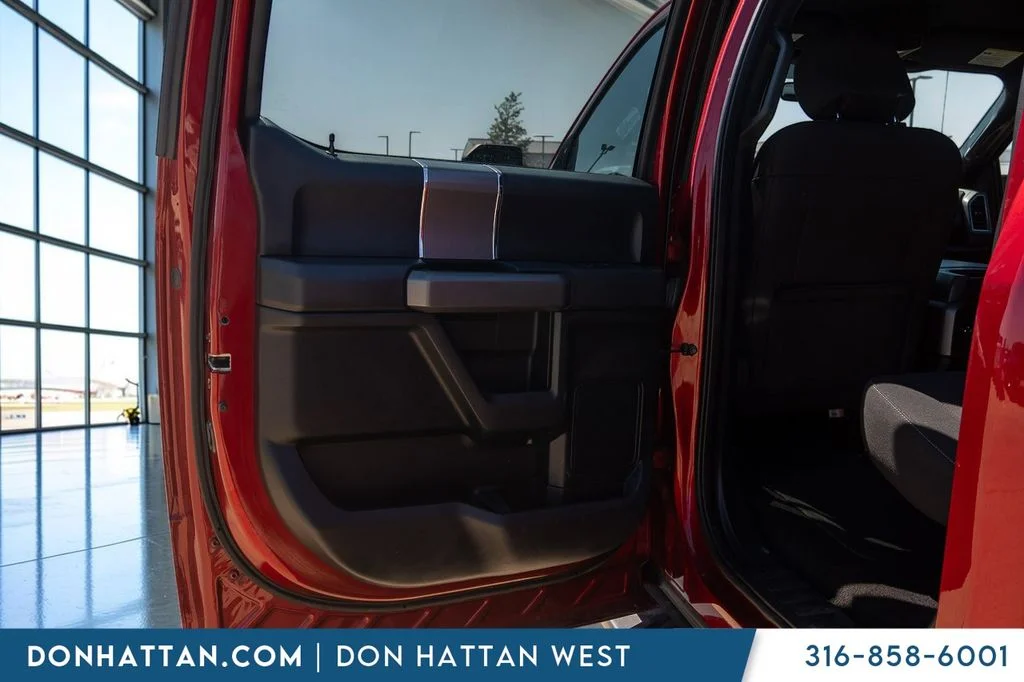 Used 2017  Ford XLT image 16