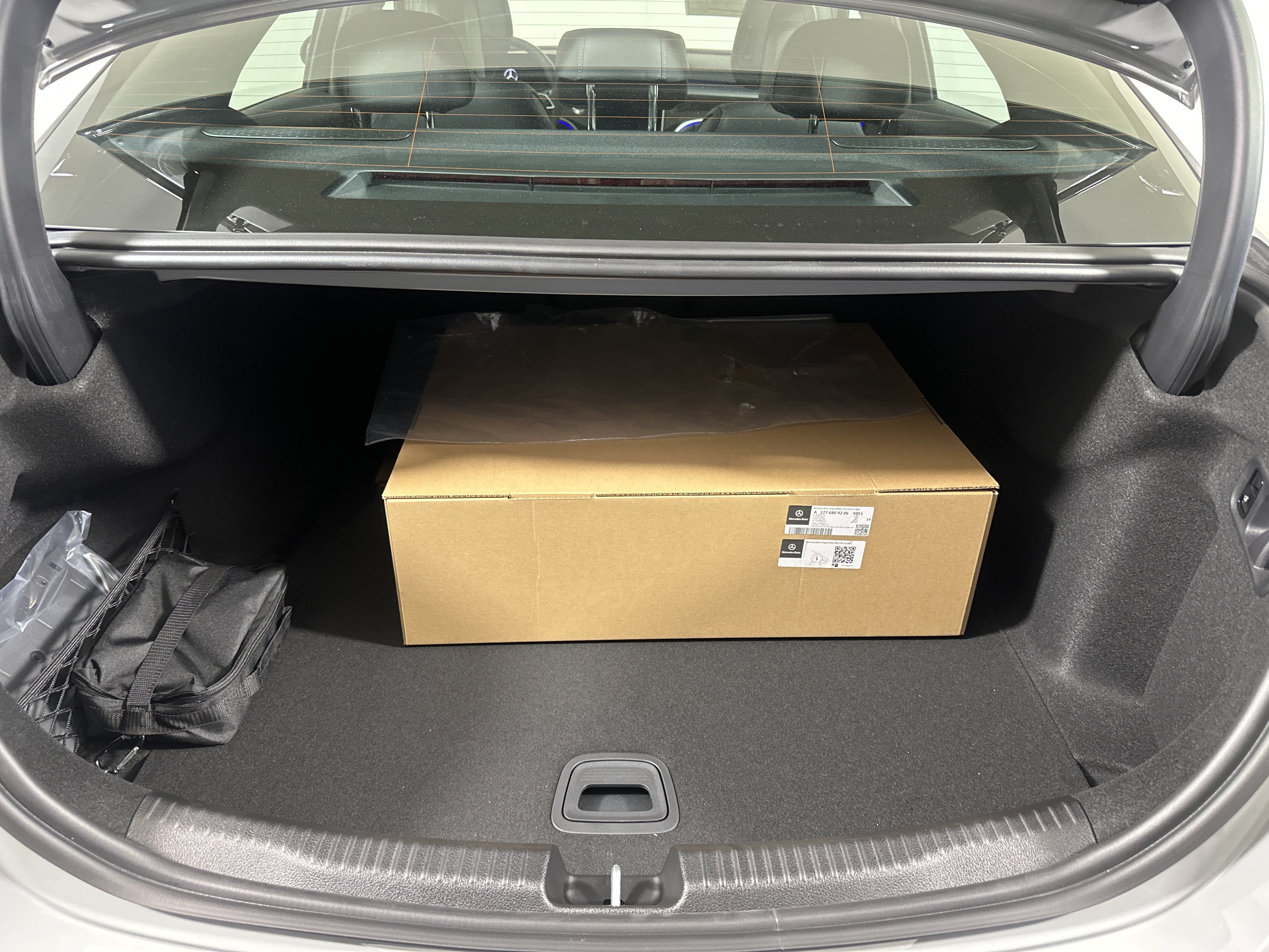 New 2026 MANUFAKTUR Alpine Grey Mercedes-Benz C 300 image 47
