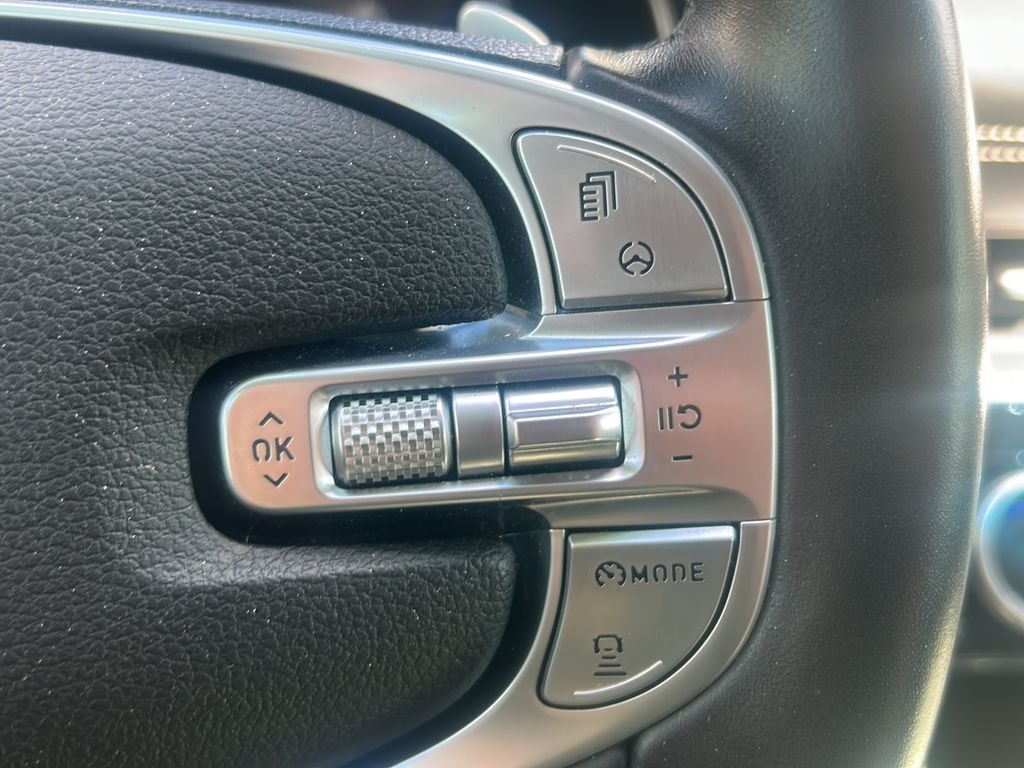 Used 2021 Silver Genesis 2.5T image 17
