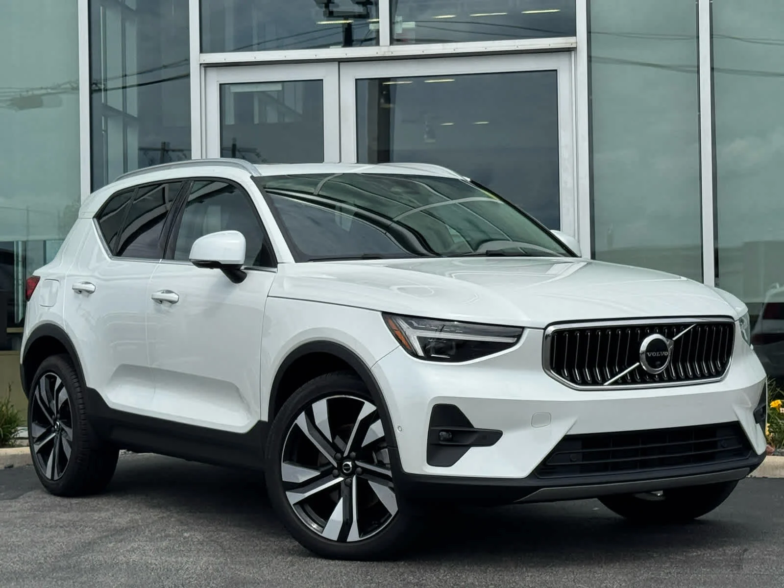 2023 Volvo XC40