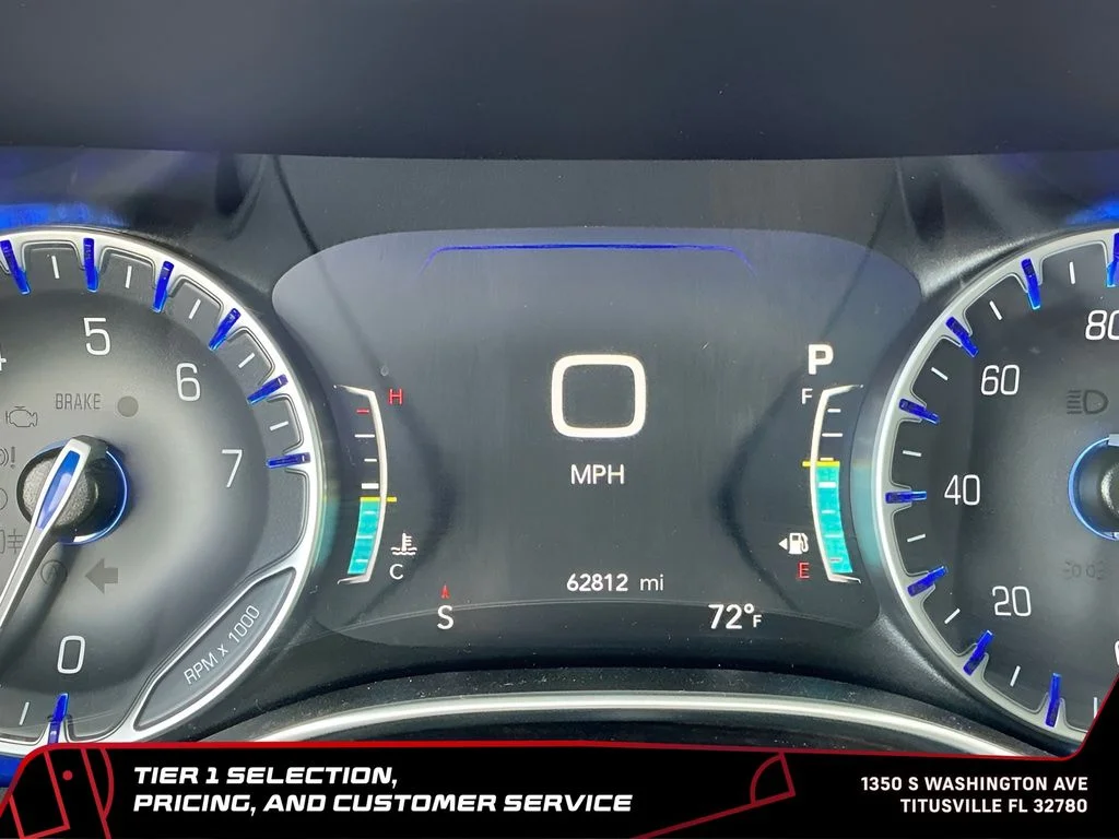 Used 2024 Silver Chrysler Limited image 25